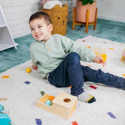 Dlhá Montessori krabička s guličkou Dlhá Montessori krabička s guličkou