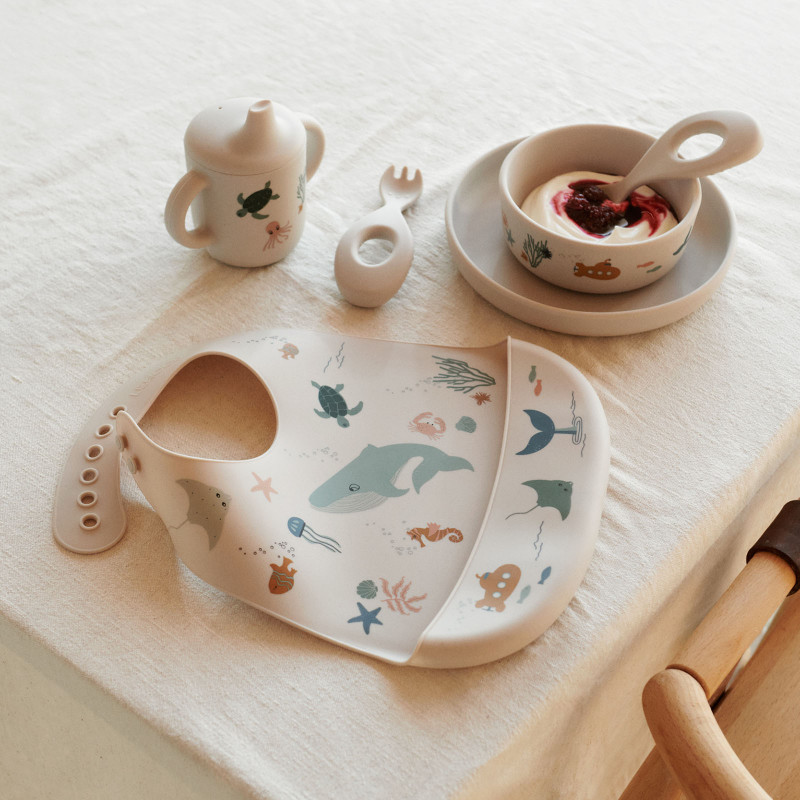 LIEWOOD päťdielny silikónový jedálenský set Ryle Sea Creature Sandy