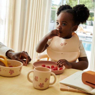 LIEWOOD silikónový jedálenský set Vivi Butterfly / Apple blossom