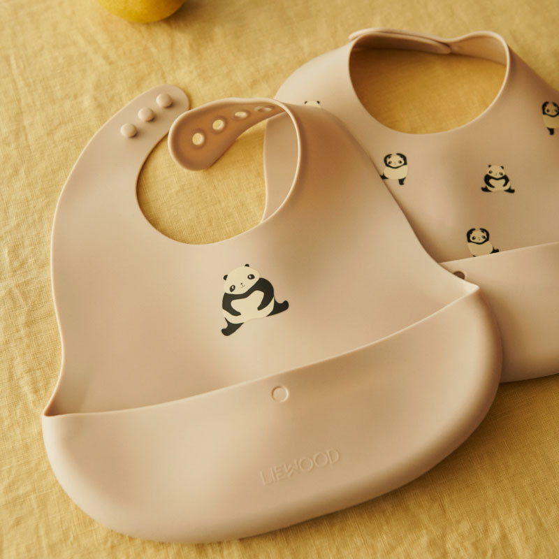 LIEWOOD silikónové podbradníky Ember Panda / Sandy 2 kusy
