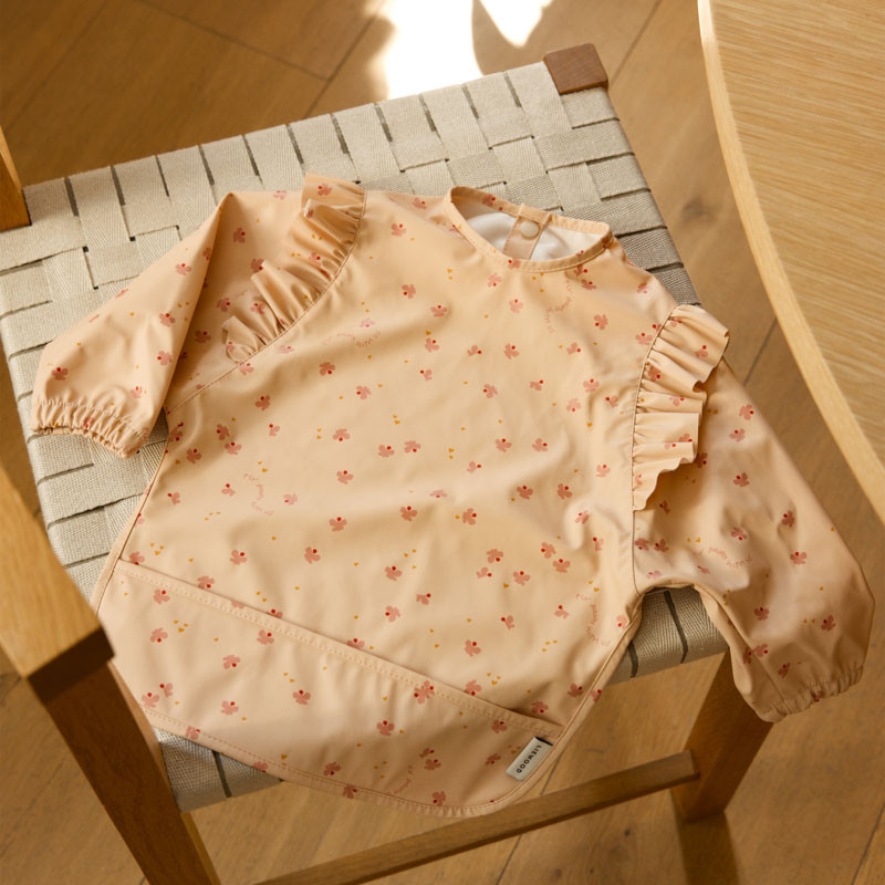 LIEWOOD podbradník s rukávmi Merle Ruffle Mini Butterfly / Apple blossom