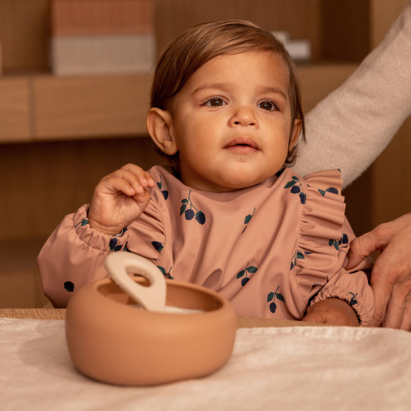 LIEWOOD Silikónová miska s lyžičkou Sparia Tuscany Rose / Apple Blossom